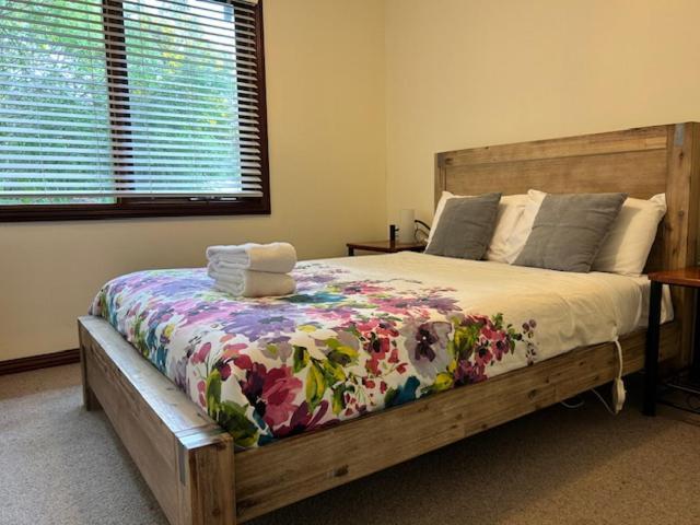 Ashleigh - In Town - Holiday home